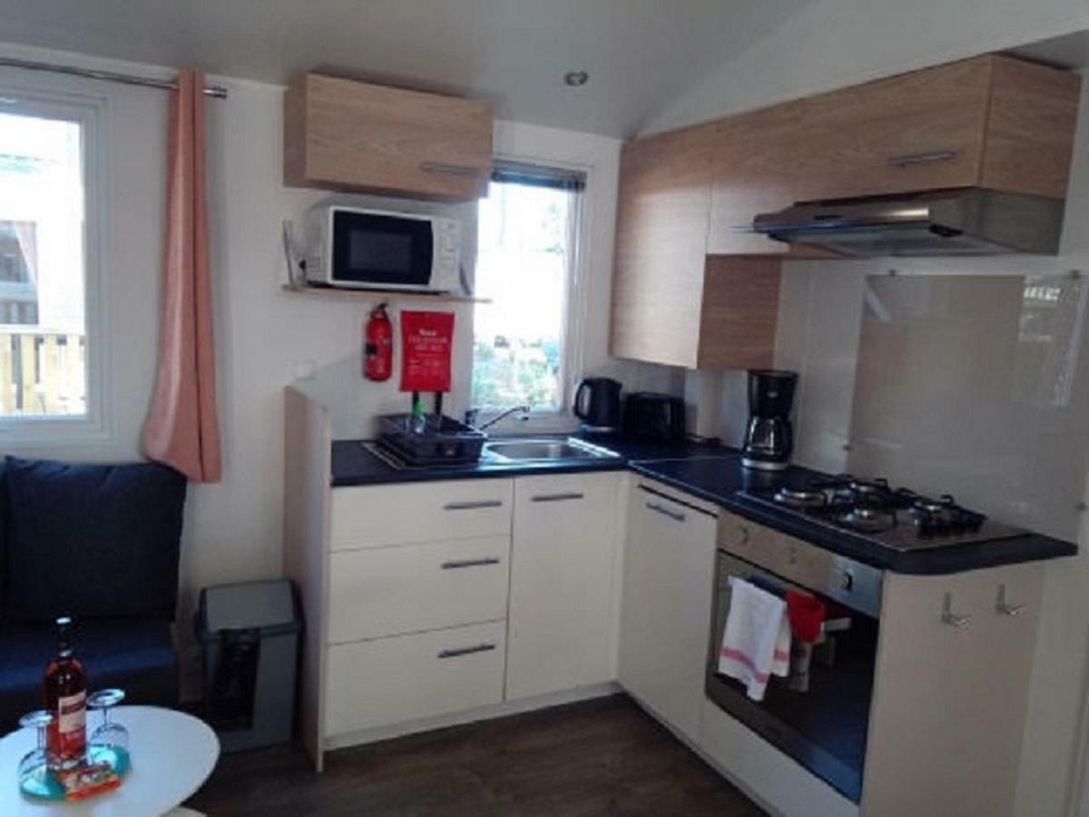 Mobilhome Saint Julien En Born Bagian luar foto