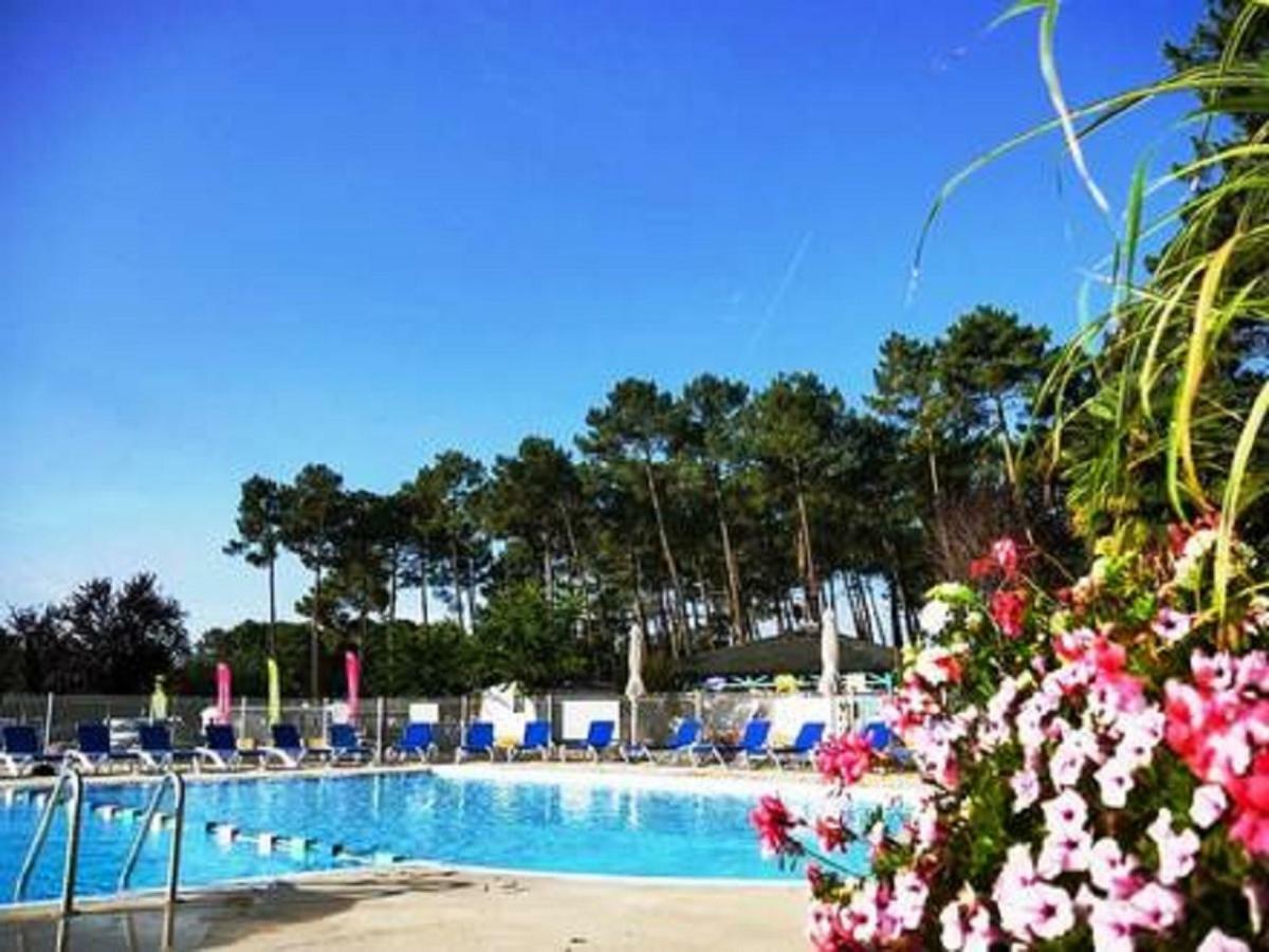 Mobilhome Saint Julien En Born Bagian luar foto